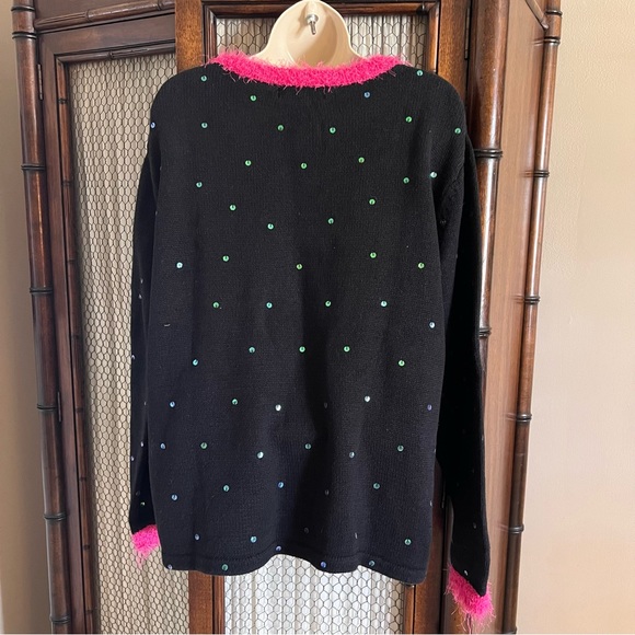 Mandal Bay Vintage Christmas Sweater - Picture 4 of 5